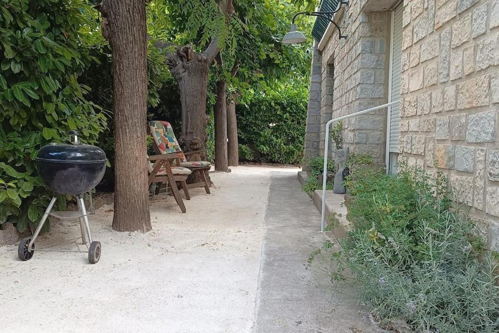 Grand Appartement, 2 Chambres Et Jardin Nîmes Exterior photo